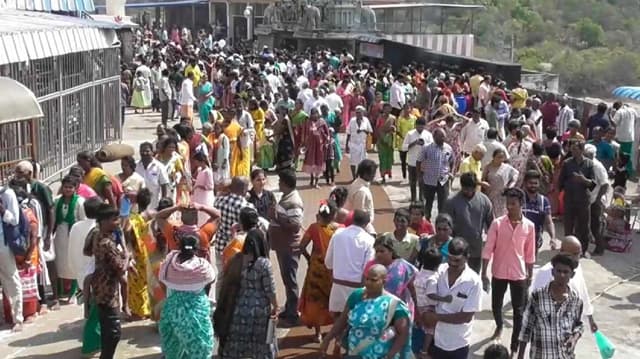 TVL Temple crowd