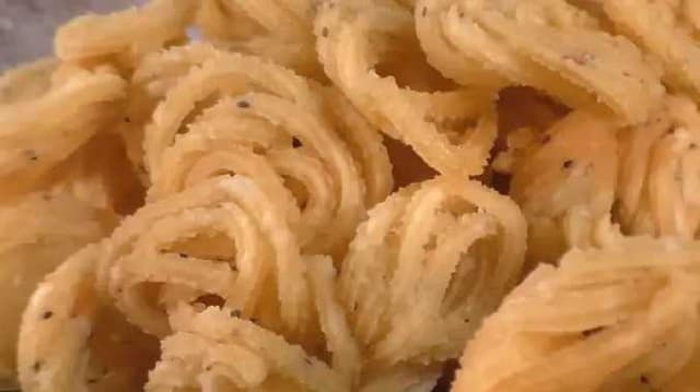 Try manaparai murukku