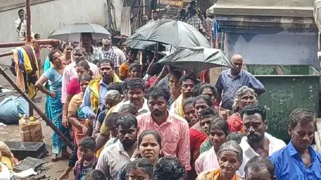 Theerthamali crowd