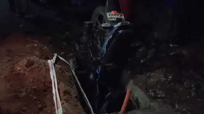 Theni cell phone cable