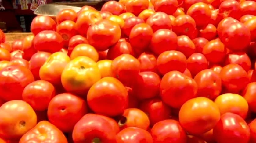 தக்காளி ரூ.120-க்கு விற்பனை