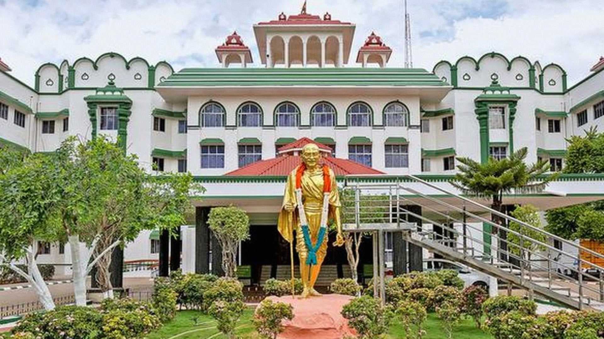 அதிகாரிகளுக்கு சிறை தண்டனை