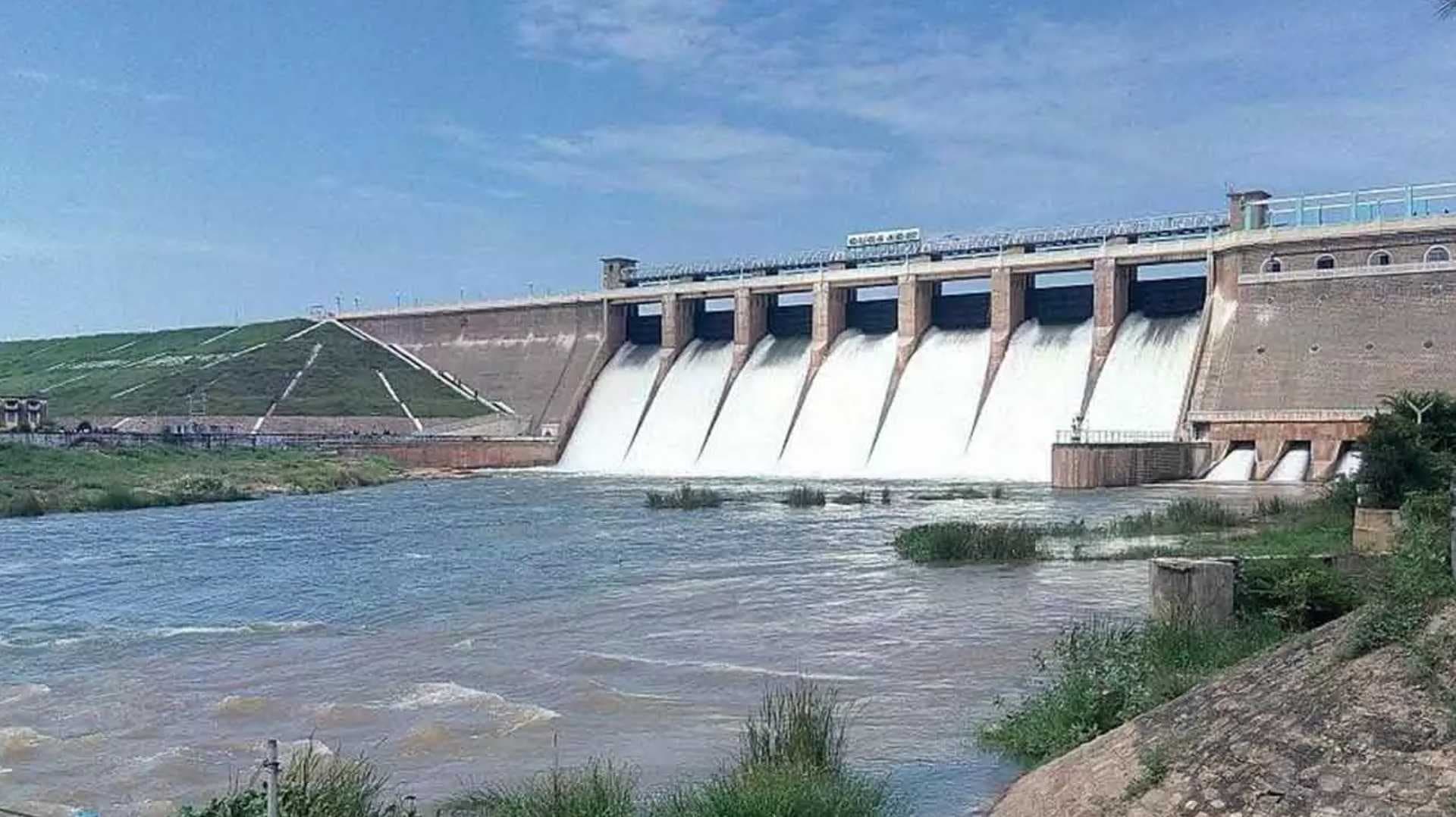 வைகை ஆற்றில் நீர் திறப்பு