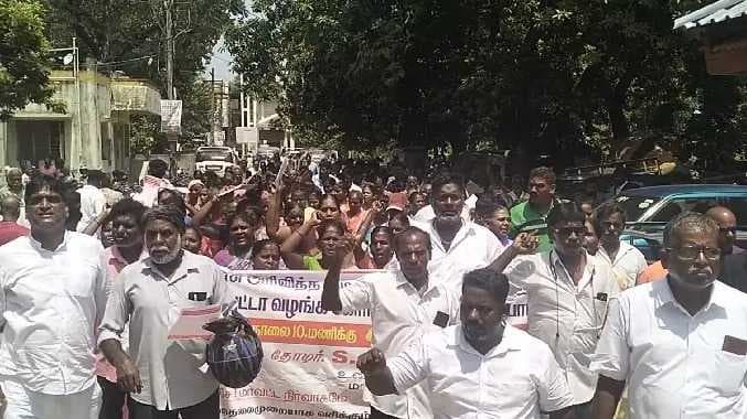 Ponneri RTO Protest