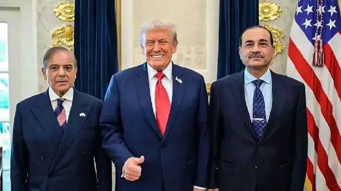 Trumph pakisthan