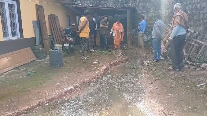 வழிந்து ஓடும் கழிவு நீர்