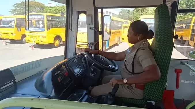 10 வாகனங்கள் தகுதி நீக்கம்
