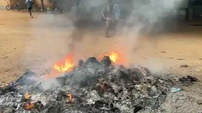 ஆவணங்கள் தீ வைத்து எரிப்பு