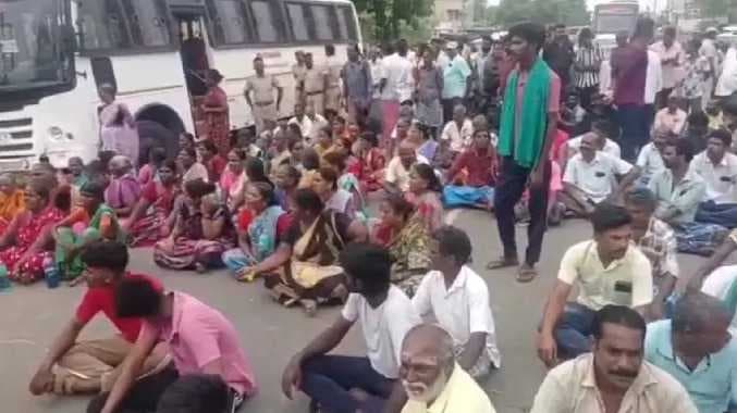 போலீஸார் கைது செய்ததால் தள்ளுமுள்ளு