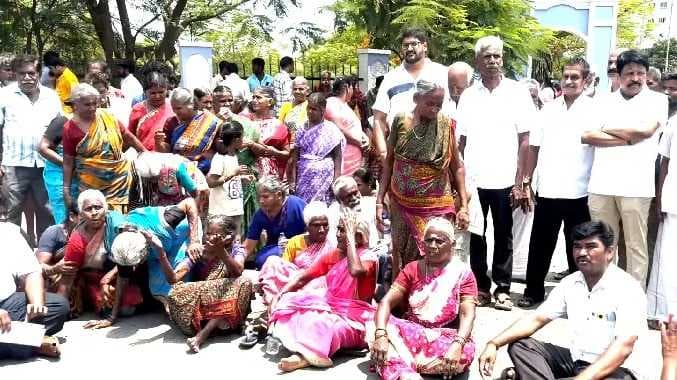 பொதுமக்கள் தர்ணா போராட்டம்