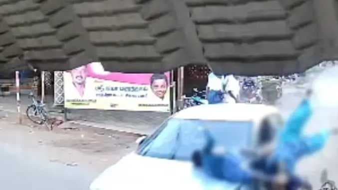 அதிவேகமாக மோதிய கார்